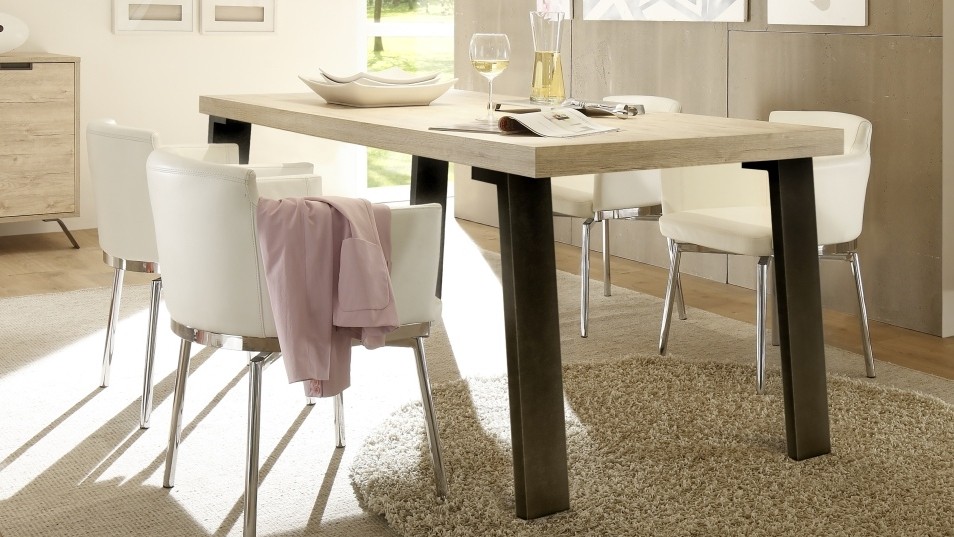 Table à manger design bois clair